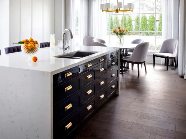 Cambria Torquay quartz in a white kitchen with black island cabinets